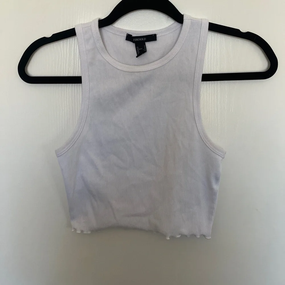 2 white crop tank tops - Picture 1 of 4
